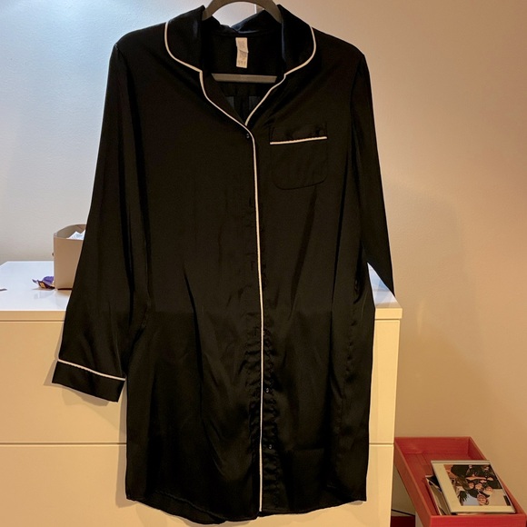 EUC, Stars Above, Black & White Trim, Silky Lounger or Sleeper, XS, Lose Fit - Picture 1 of 8